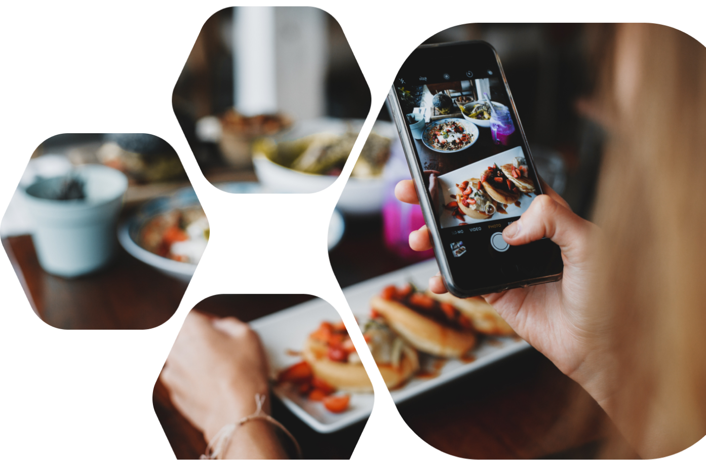 Bild einer Person, die mit ihrem Smartphone ihre Mahlzeit fotografiert